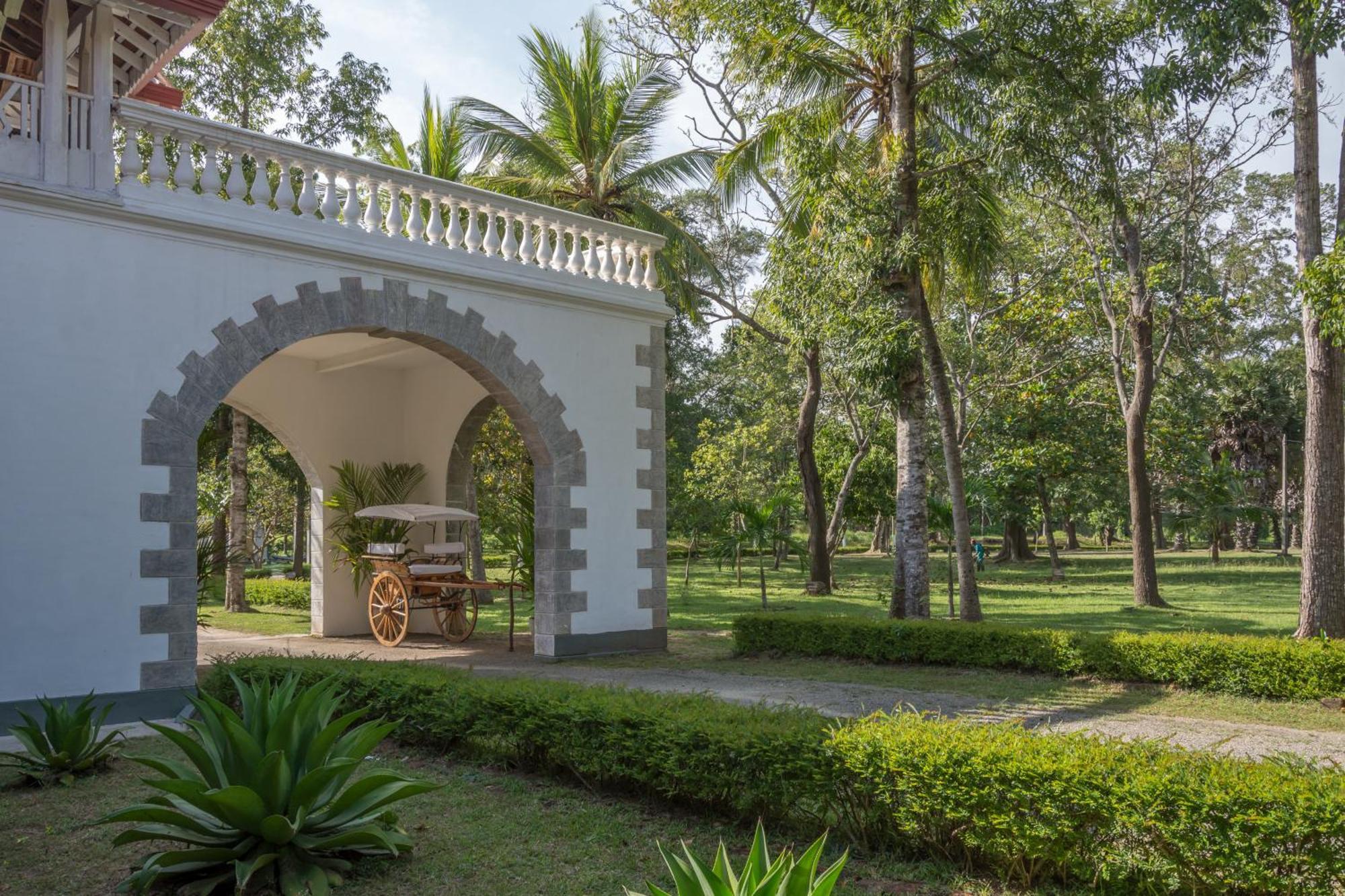 The Sanctuary At Tissawewa Hotel Anuradhapura Exterior photo